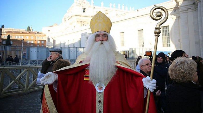‘Saint Nicholas’ makes surprise appearance in Saint Peter’s Square