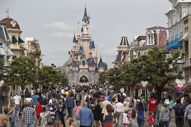 Man with 2 handguns, Quran arrested at Disneyland Paris