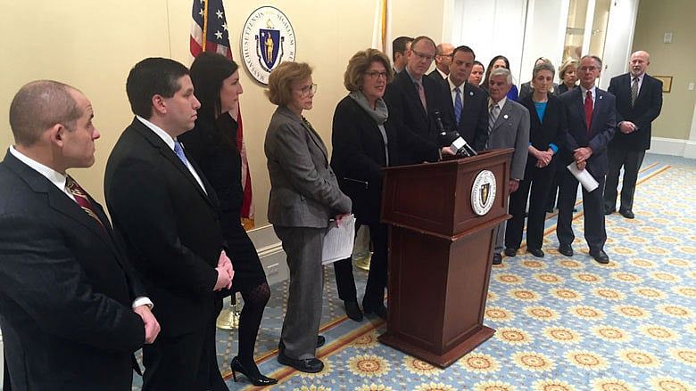 To curb tobacco use, committee bill raises smoking age