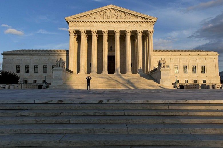 Louisiana abortion clinic law blocked by high court