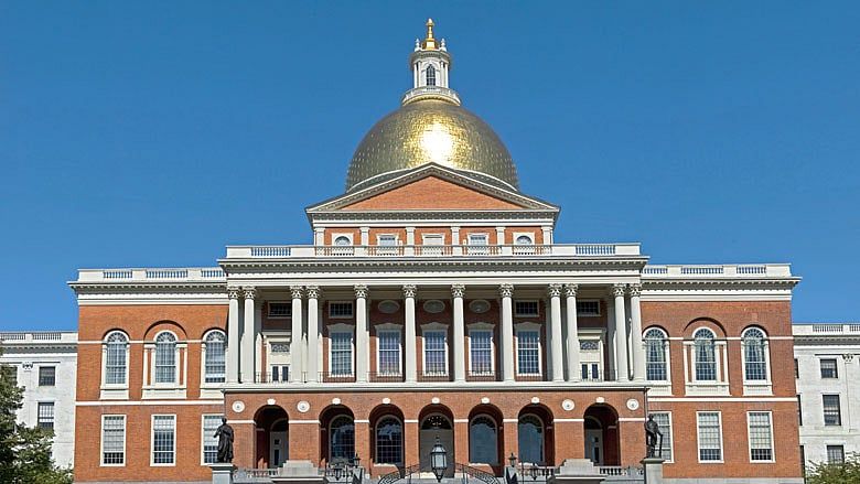 Lawmakers slap together on-time budget