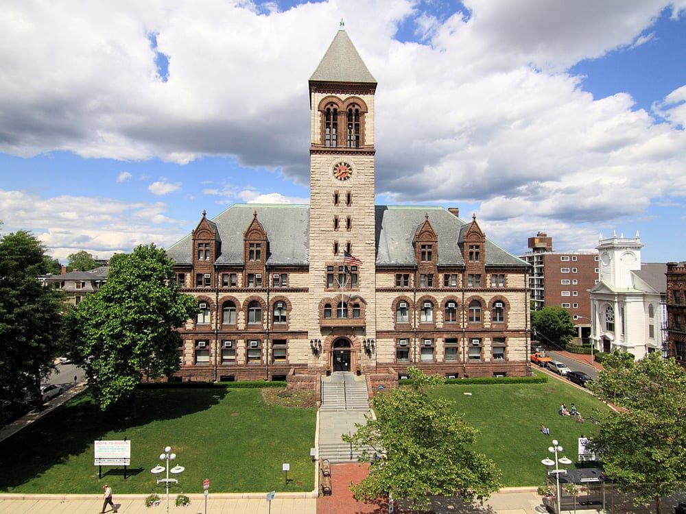 Cambridge Bans City Employees From Flying United Airlines