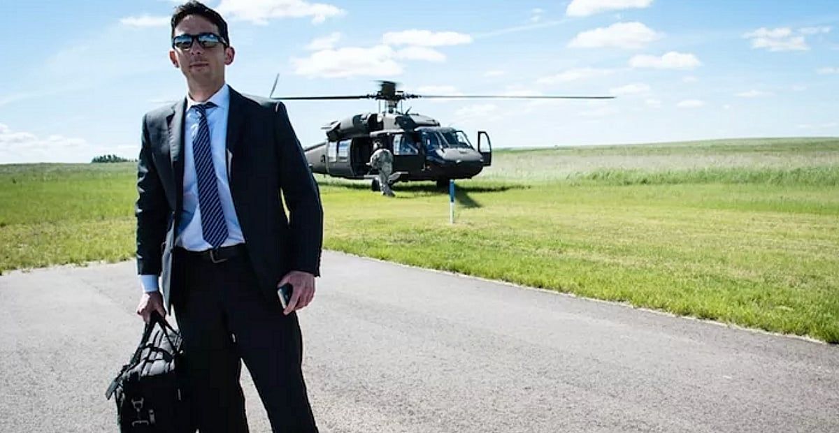 New York Times Runs FBI Agent’s Angry Resignation Column, Neglects To Inform Readers Of Agent’s Ties To Democrats