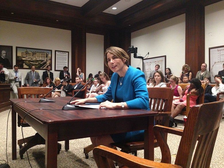 Mass lawmakers press for patient confidentiality
