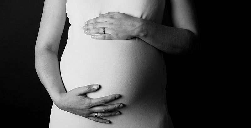 Birth father demands surrogate undergo abortion after he learns she’s carrying triplets