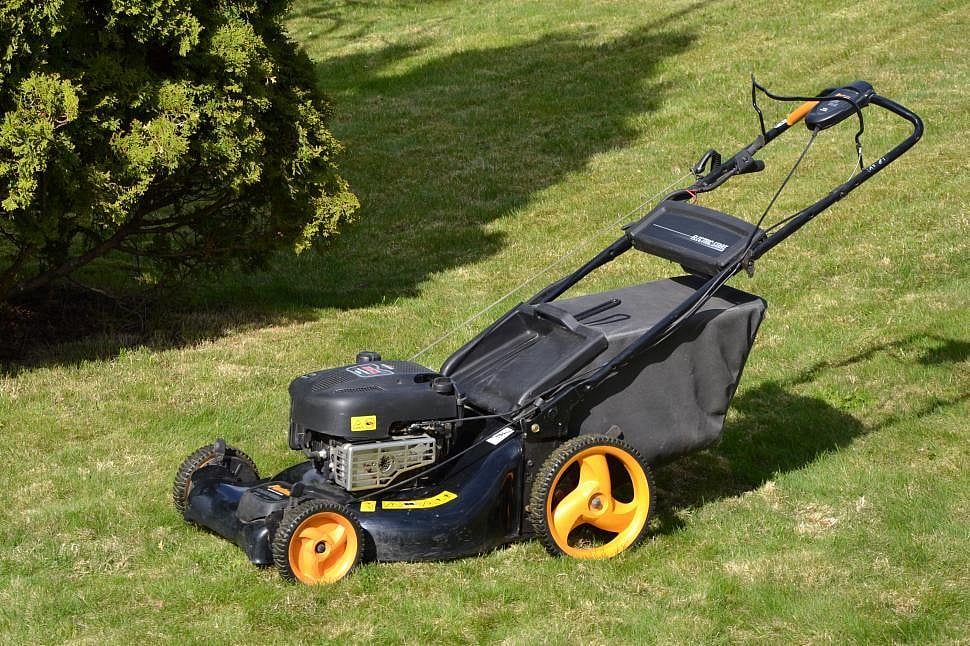 Cambridge To Consider Banning Gas-Powered Lawn Equipment
