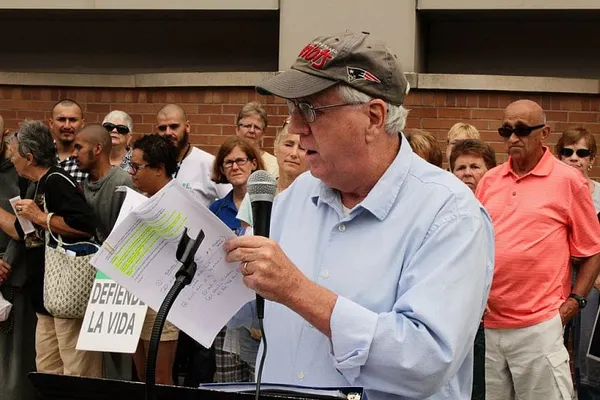 Hundreds of pro-lifers protest outside Boston Planned Parenthood