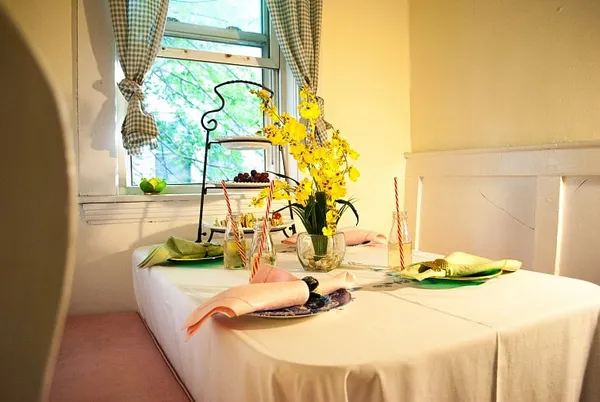 Home Sweet Home: breakfast nook charm