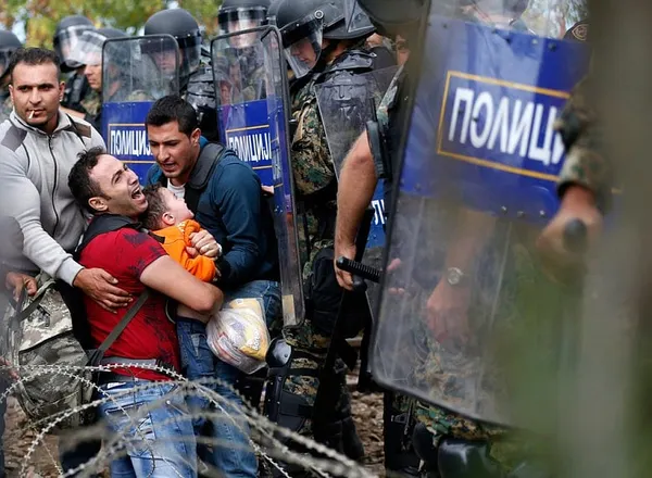 Macedonian troops fire stun grenades at Middle East migrants