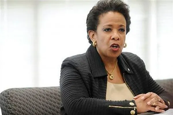 US Attorney General Lynch praises police officers as peacemakers