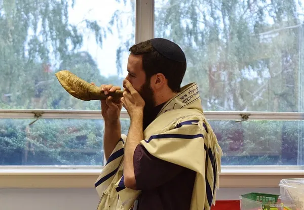 Preserving tradition, spirituality at Jewish day schools