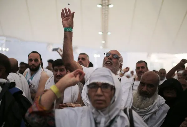 Saudi Arabia: Stampede at hajj kills 717 pilgrims