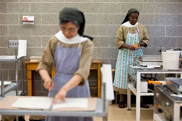 Cloistered nuns bake altar breads for papal Mass in Philly