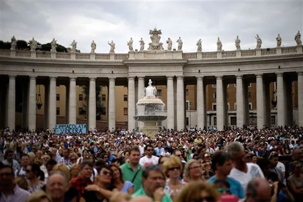50 inmates get tour of Vatican gardens, Sistine Chapel