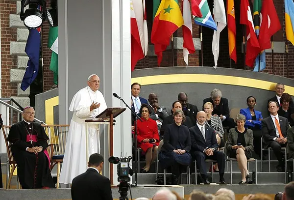 Pope Francis hails America’s freedoms, praises nation’s immigrants