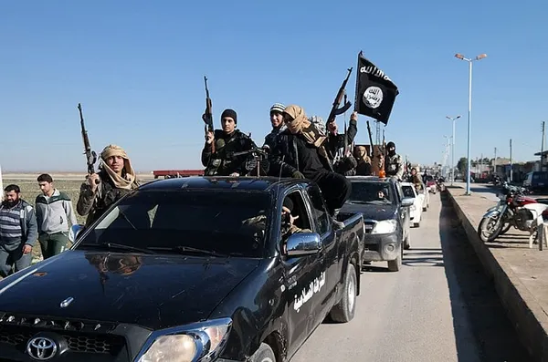 Despite US-led campaign, ISIS rakes in oil earnings