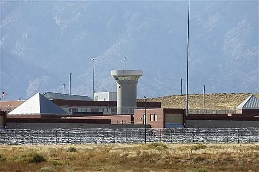 Congress OKs bill banning Guantanamo detainees from US