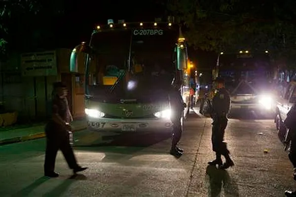 Stranded Cuban migrants brought by air, bus to Mexico