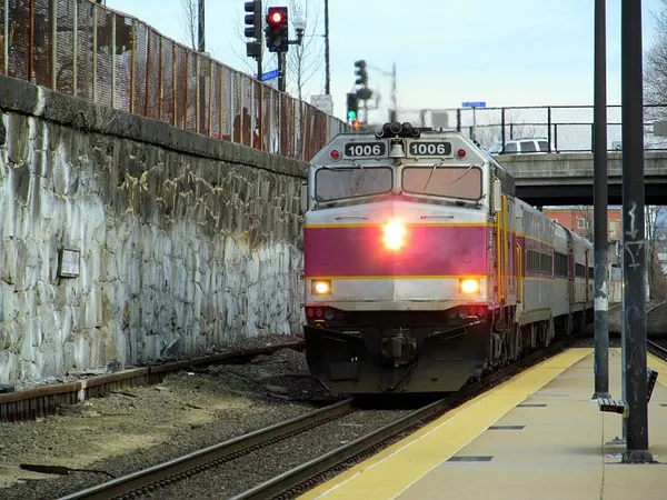 Rail breaks disrupt commuters on heels of fare-hike news