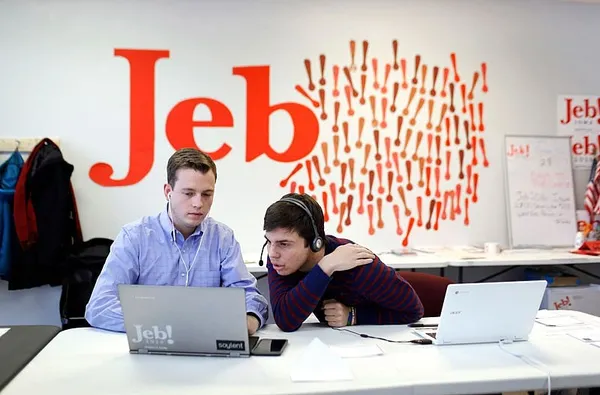 In Iowa, establishment GOP candidates play expectations game