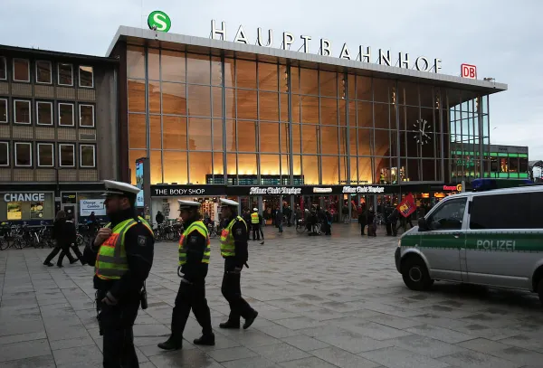 Germany will ease deportation rules after Cologne attacks