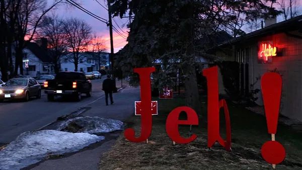 Iowa shows polling is slippery business, getting more so