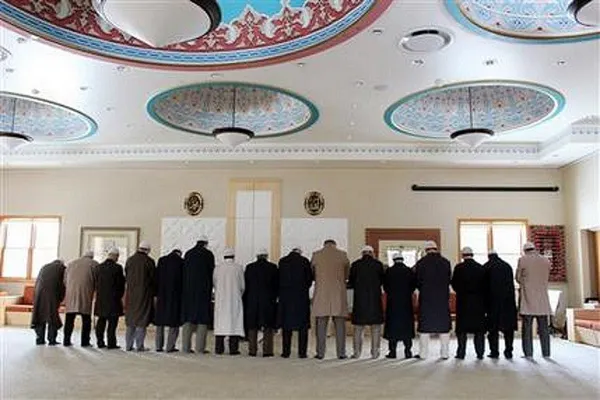 Muslim cleric wanted in Turkey lives in US seclusion