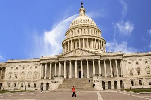 Poll: Americans happy at home, upset with federal government