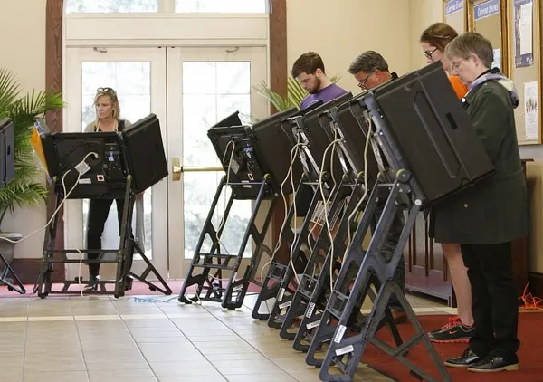 Trump wins outsider votes in Florida, exit poll shows