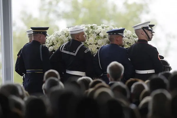 Friends, family say final farewells to Nancy Reagan