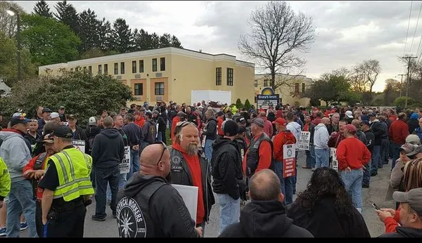 Unions picketing hotels in Verizon strike prompt court move