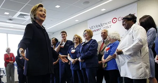 Romney joins Clinton to challenge Trump on tax release