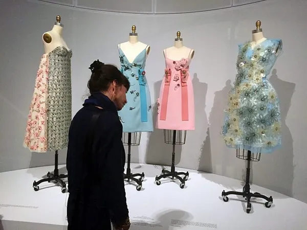 Met fashion exhibit explores hand, machine interplay