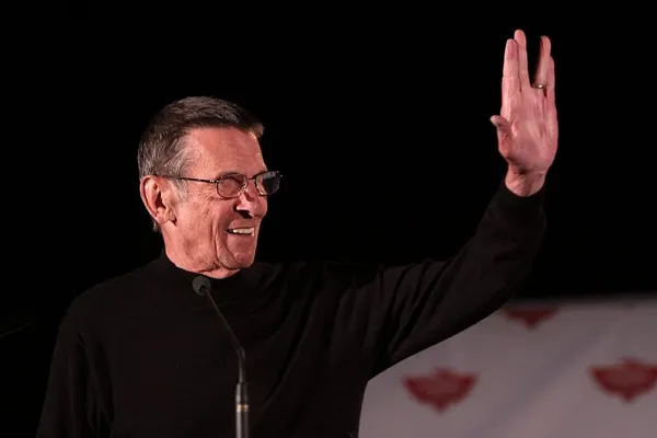 Leonard Nimoy takes a virtual star turn in the West End