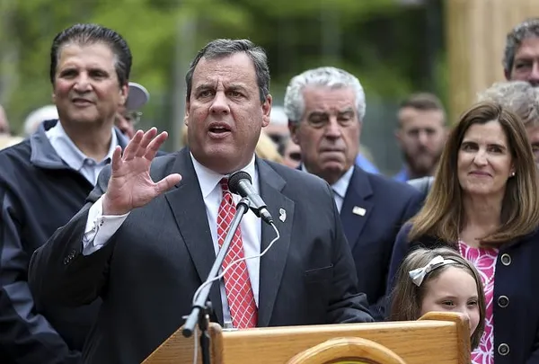 Trump comes to financial rescue for Christie, NJ GOP