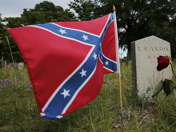 Southern Baptist officials: discontinue display of Confederate flag