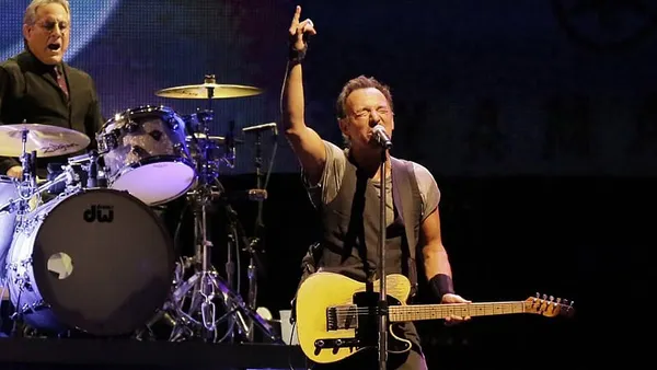 Bruce Springsteen again breaks record for longest US show