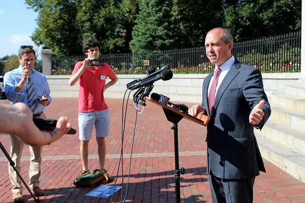 Jay Gonzalez Endorses Elizabeth Warren for President – Take That, Joe