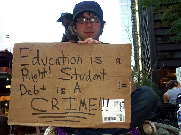 N.Y. Fed: Correlation between spiraling tuition costs and rising federal aid