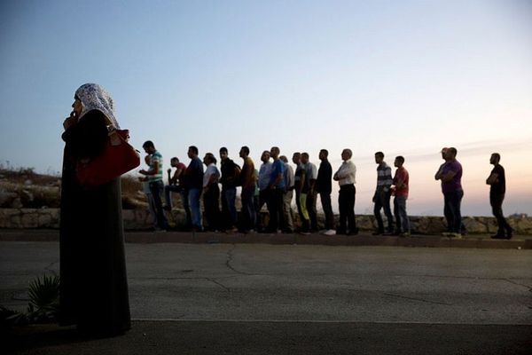 Israel lifts Muslim age limit at Jerusalem shrine