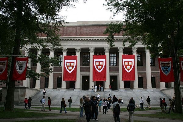Harvard’s prestigious debate team loses to NY inmates