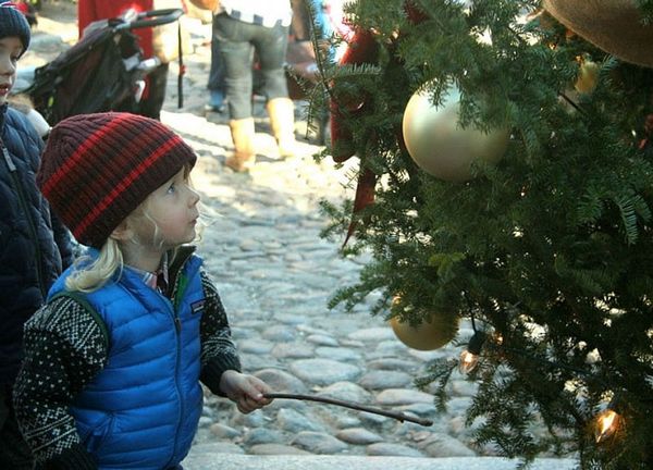 Holiday cheer aplenty at Nantucket Noel Stroll — Gallery