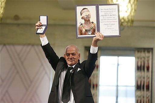Tunisian democracy group collects 2015 Nobel Peace Prize
