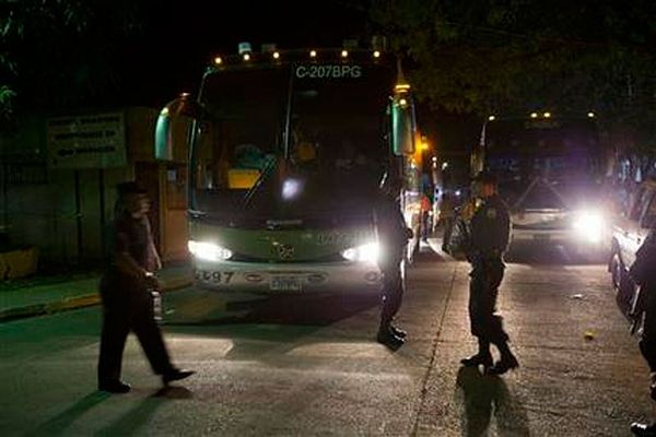 Stranded Cuban migrants brought by air, bus to Mexico