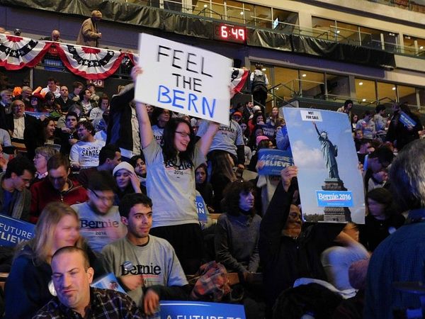 Clinton, Sanders, try to swing voters days ahead of NH primary