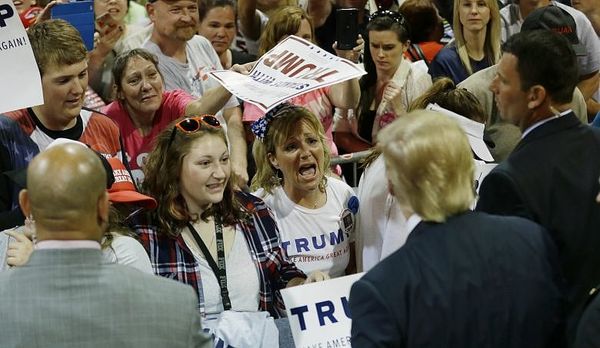 Trump scorns Republican foes, laces into Clinton, Warren