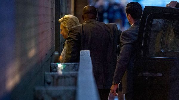 Hillary Clinton wins DC primary, meets with Sanders