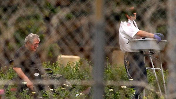 Ex-US House Speaker Dennis Hastert starts prison term