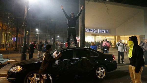 State of emergency in Charlotte, as protesters rampage and loot