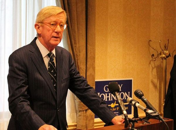 Weld urges support for Clinton in voters are not with Libertarians